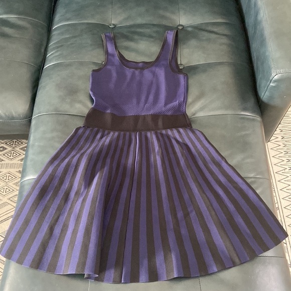 Guess Los Angeles dress - Picture 2 of 13